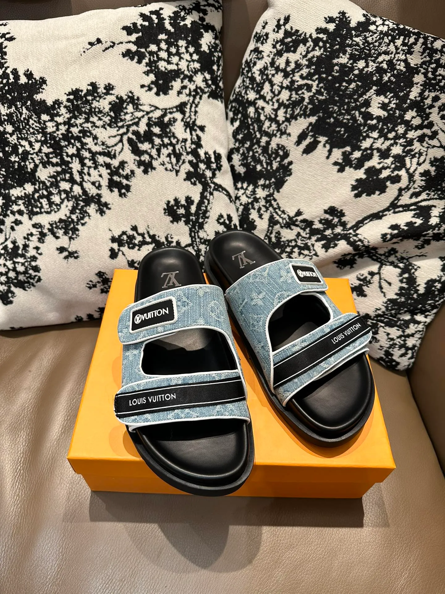 Men's shoes 💰360💰 LV flip flops, cowhide surface, sheepskin lining, size 36-46
